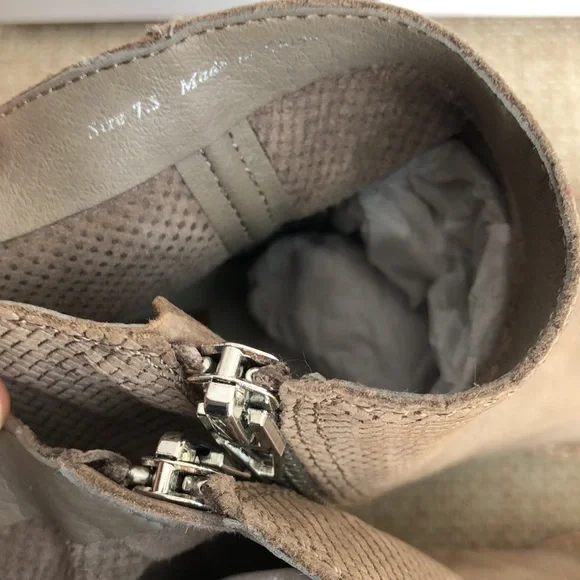 NWT taupe ankle boot with zipper - Picture 6 of 8